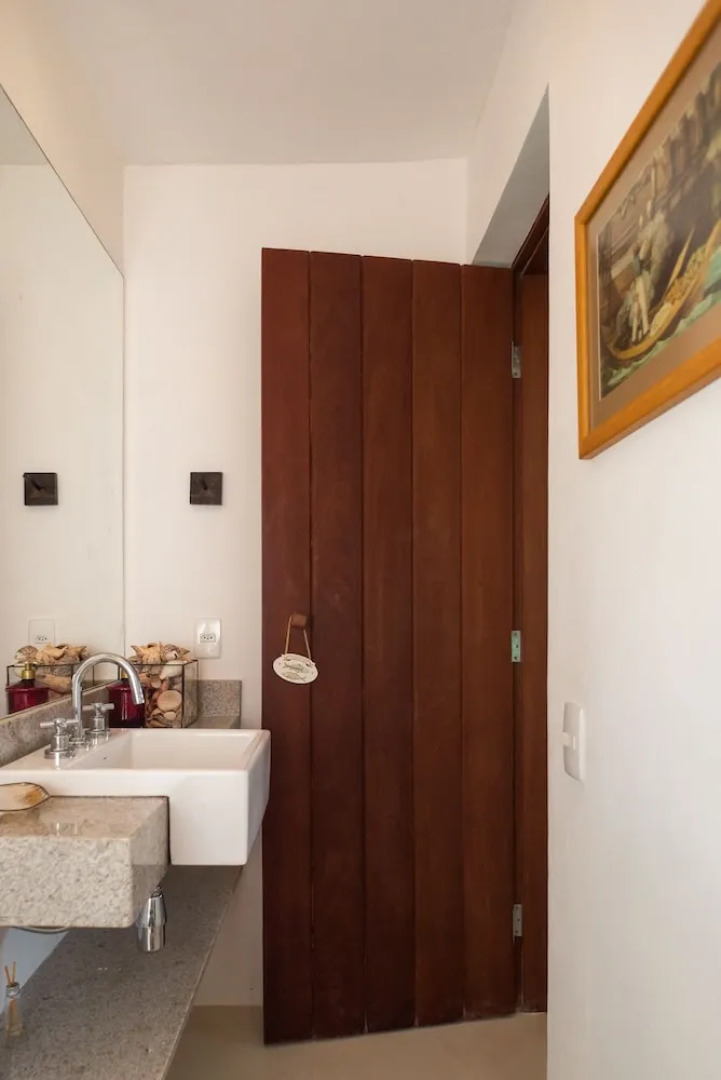 Vila do Outeiro em frente a praça da igreja