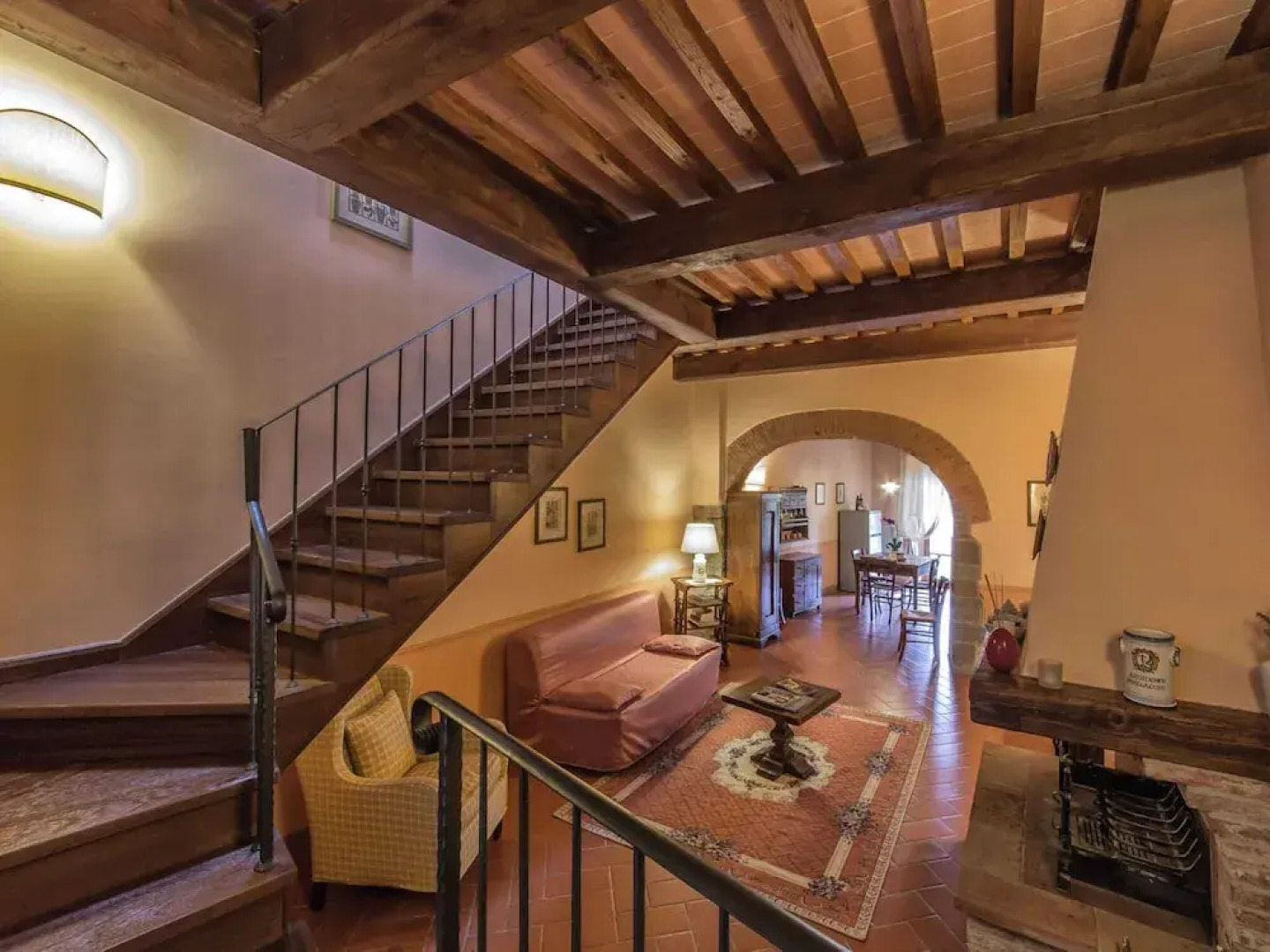 Attractive Apartment in Typical Tuscan Style