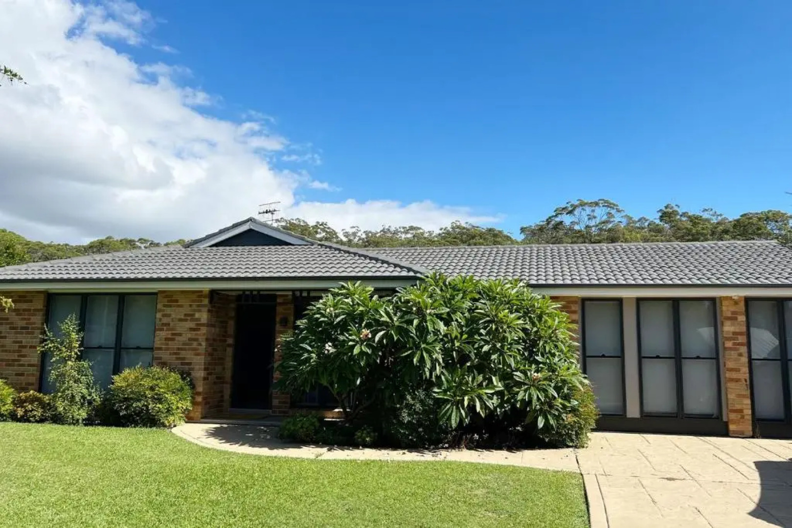 Wirragulla, 10 Marty Avenue - Stylish Modern House with ducted air con & WIFI