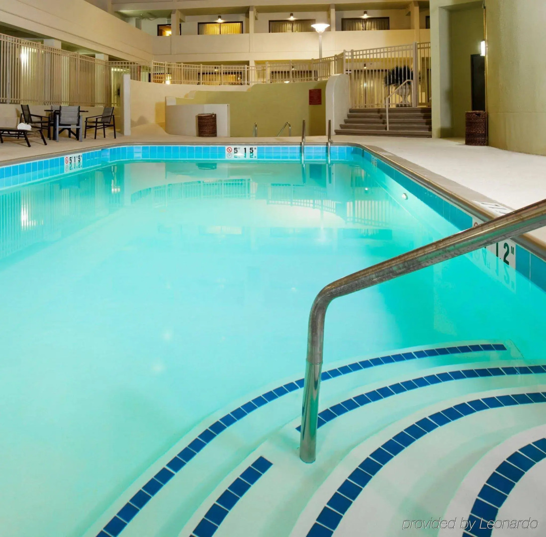 Crowne Plaza Indianapolis-Airport by IHG