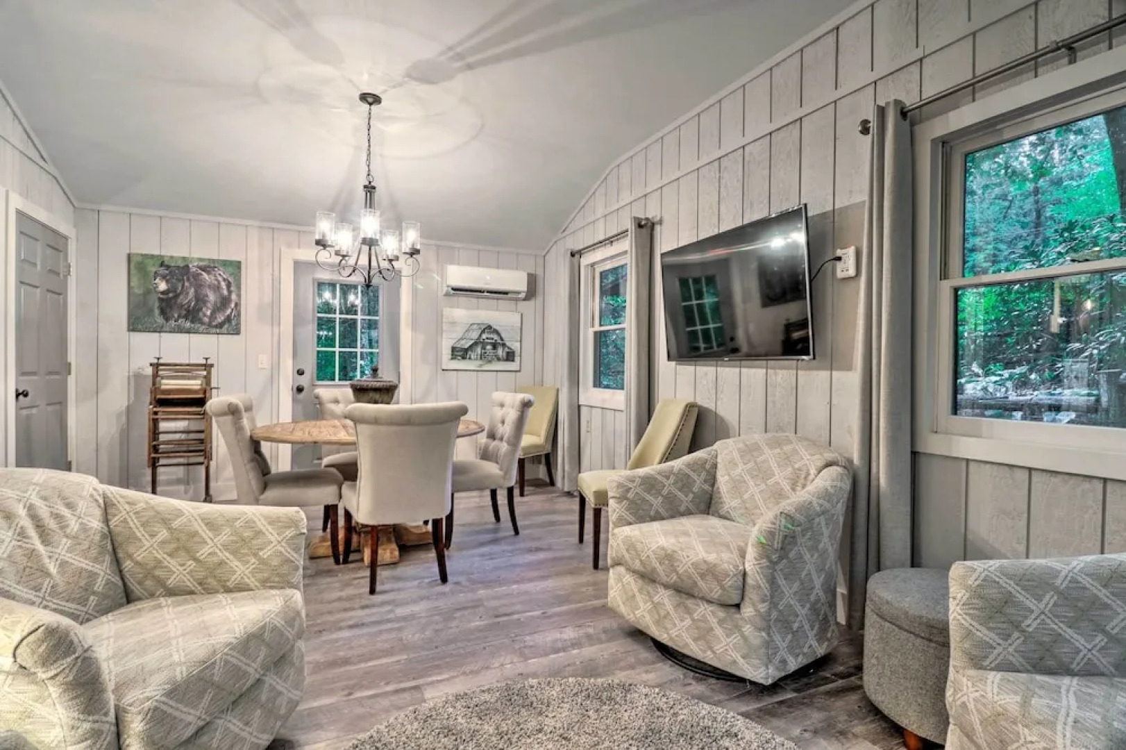 Updated Highlands Cottage w/ Deck + Fireplace!