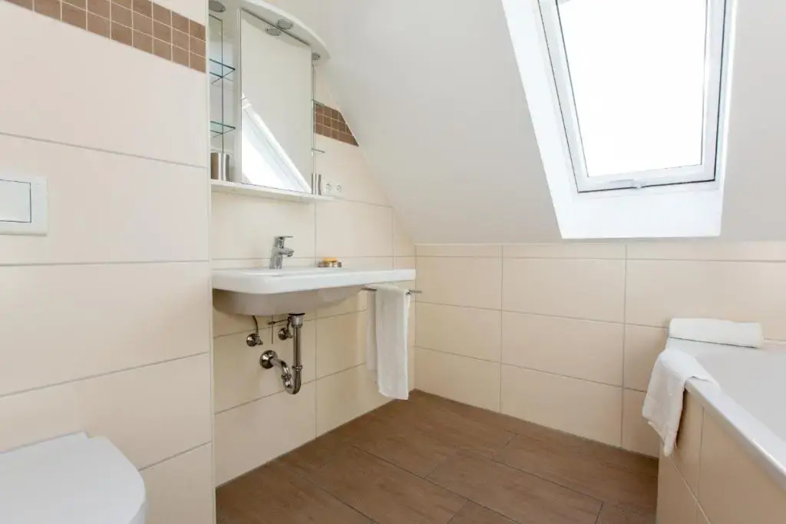 4 Zimmer Maisonette 3 Balkone optional Bootsliegeplatz Haus 6 A6