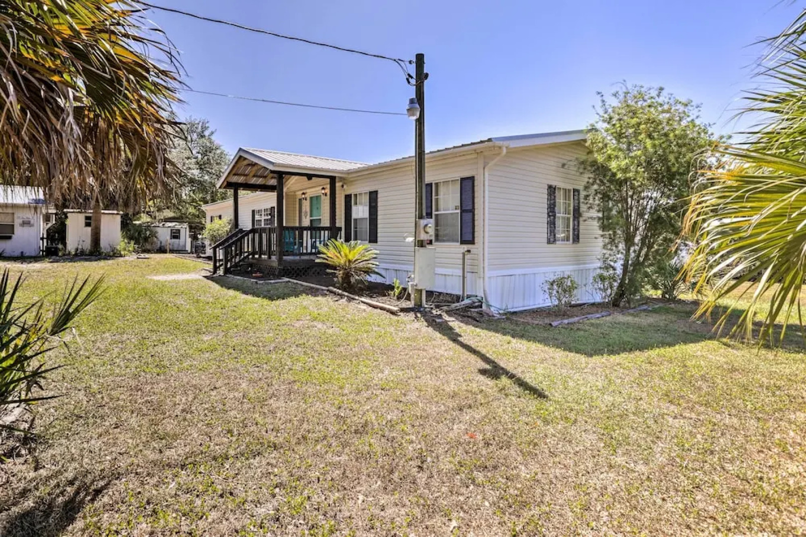 Steinhatchee Home w/ Boat Parking: 1 Mi to Marina