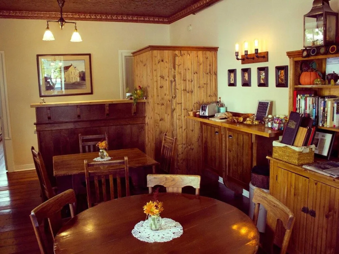 The Stagecoach Inn Bed & Breakfast and Five20 Social Stop