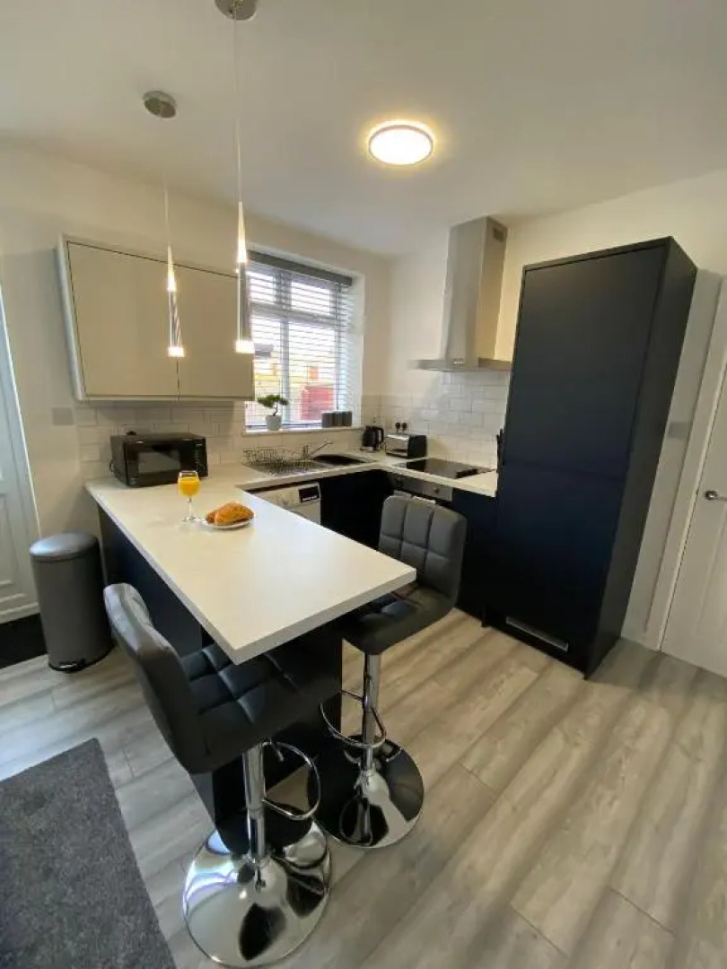 HU-Thirteen Apt One - Sleeps 4