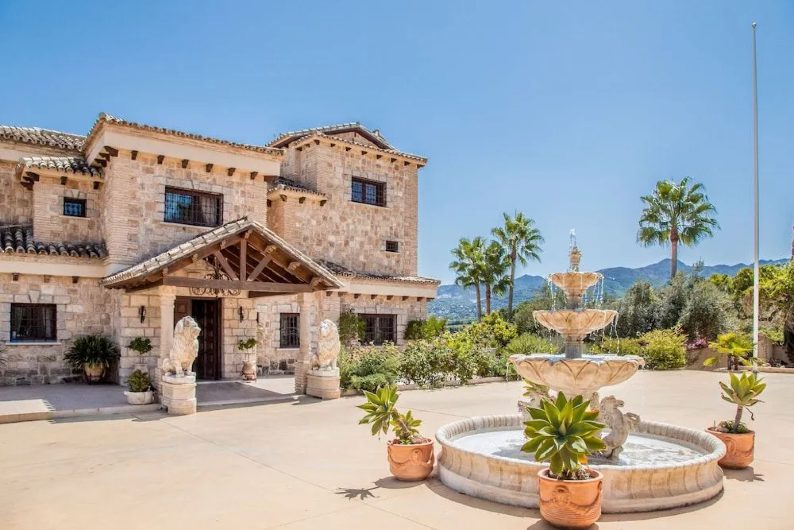 Cubo's Villa Dos Reyes