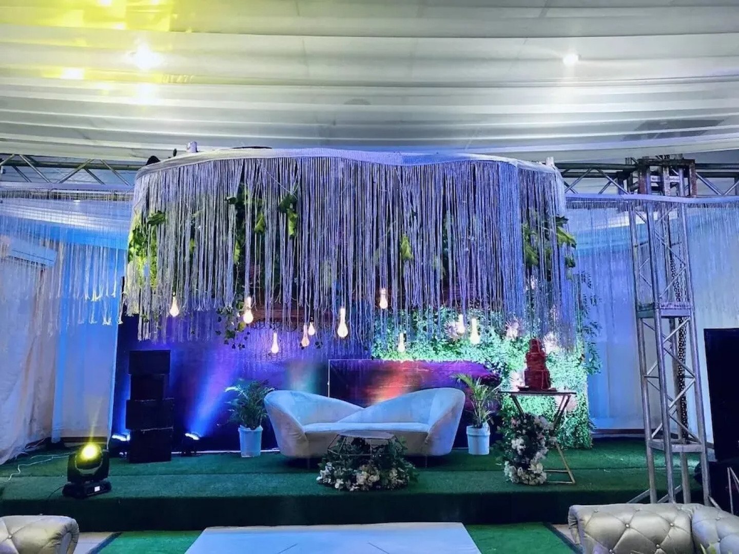 Royal Birds Hotel & Towers