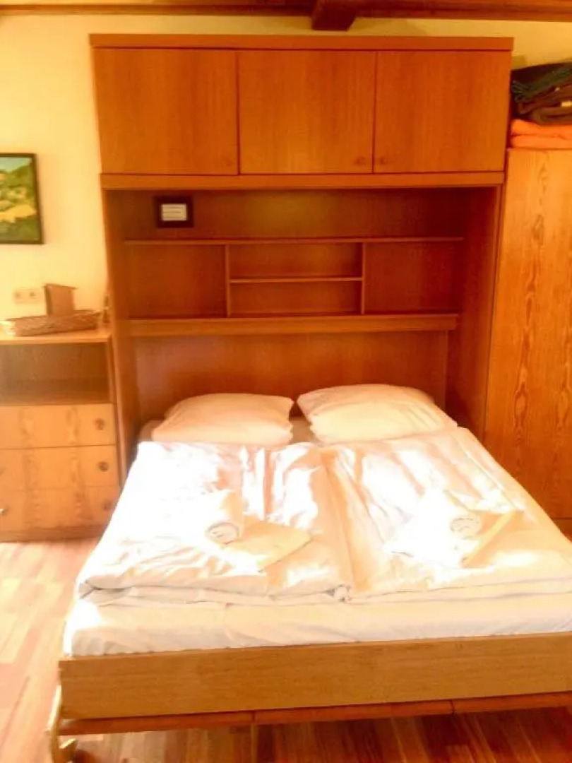 SIMPLY-THE-BEST-Ferienwohnung-mit-Pool-Sauna-Schwimmbad-bis-6-Personen