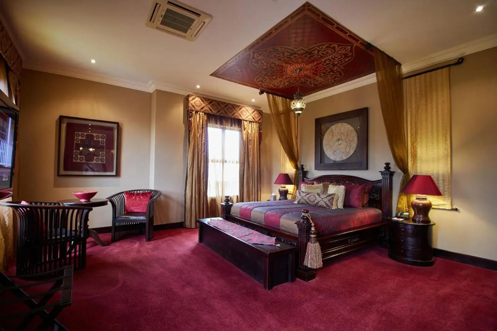 Tayfin Royale Hotel & Restaurant