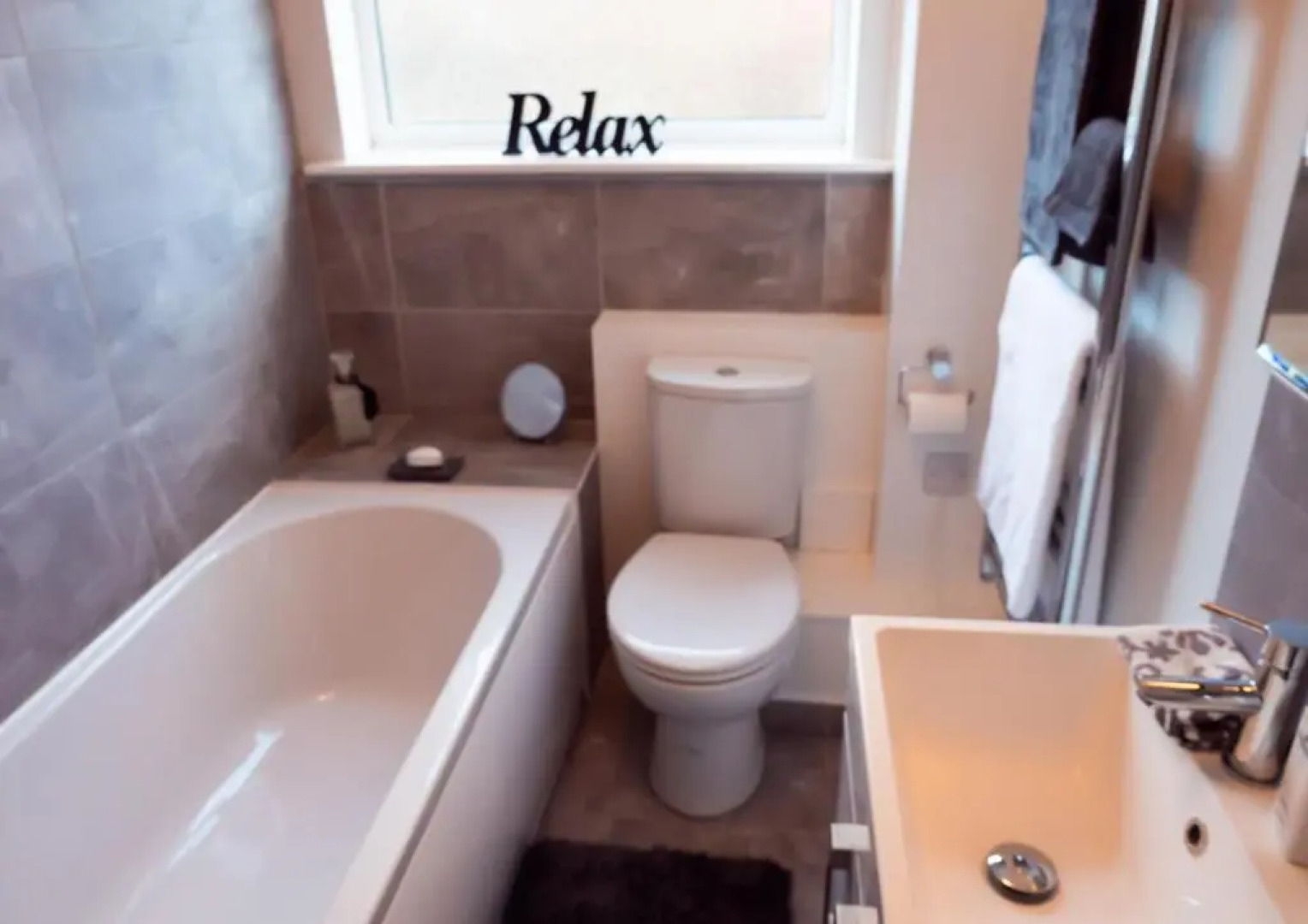 Near Hinckley Centre, sleeps up to 6, spacious ground floor apartments with secure parking