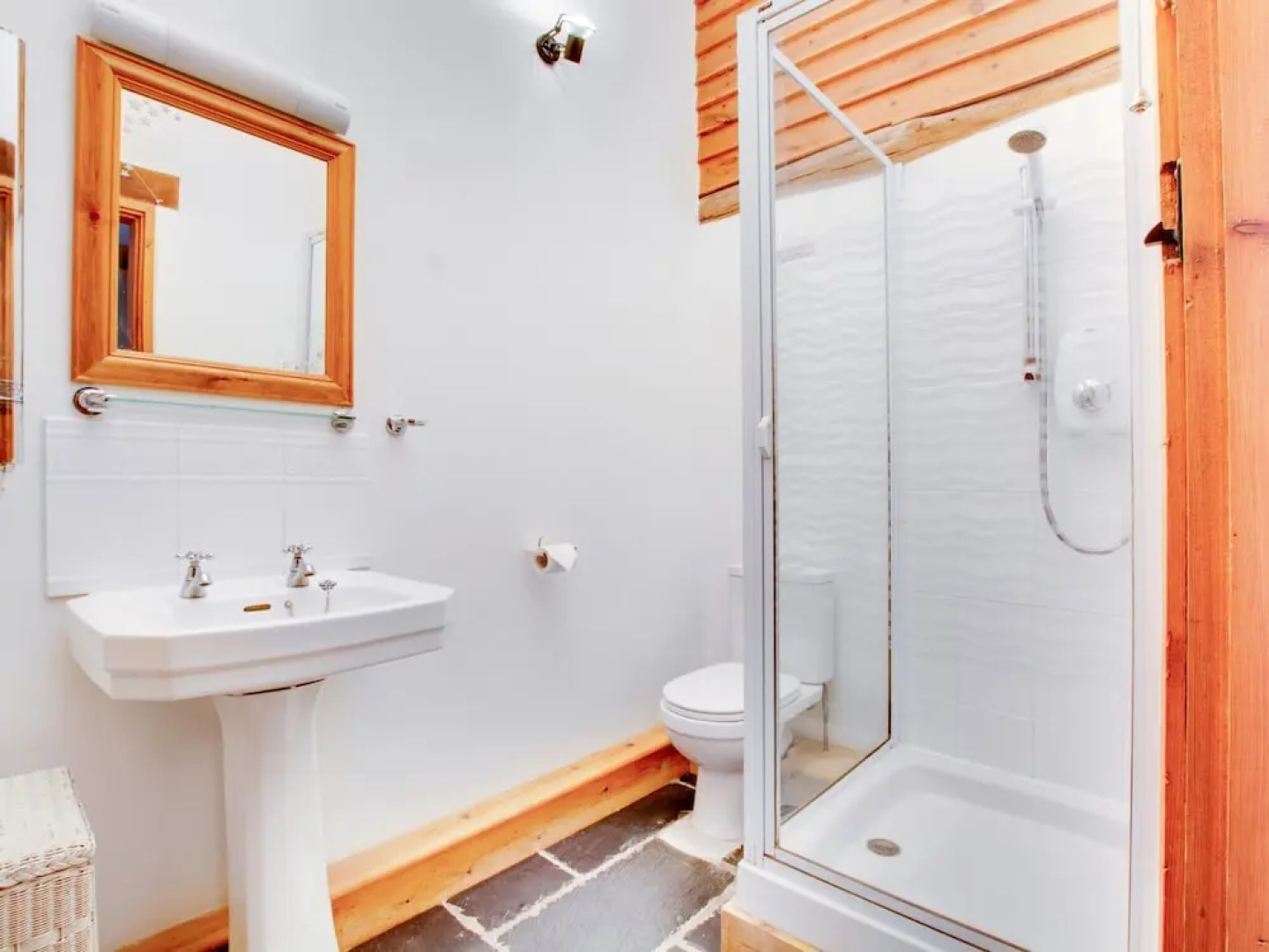 Superb Holiday Home in Broad Street Kent With Graden