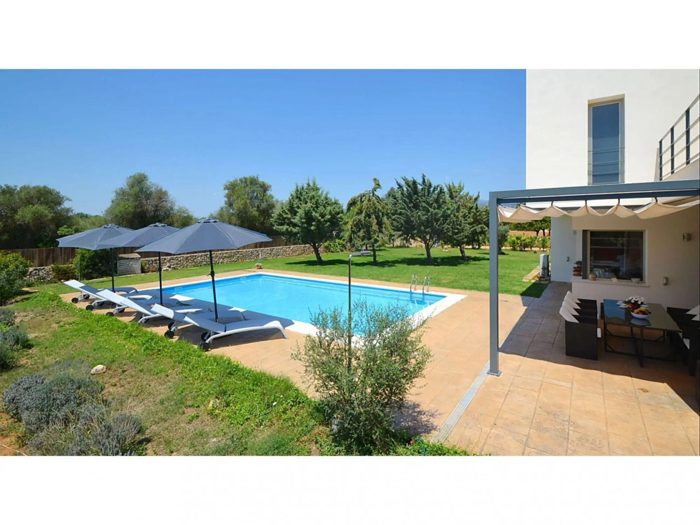 Recently Built Country House in a Minimalist Style, Private Pool Detached