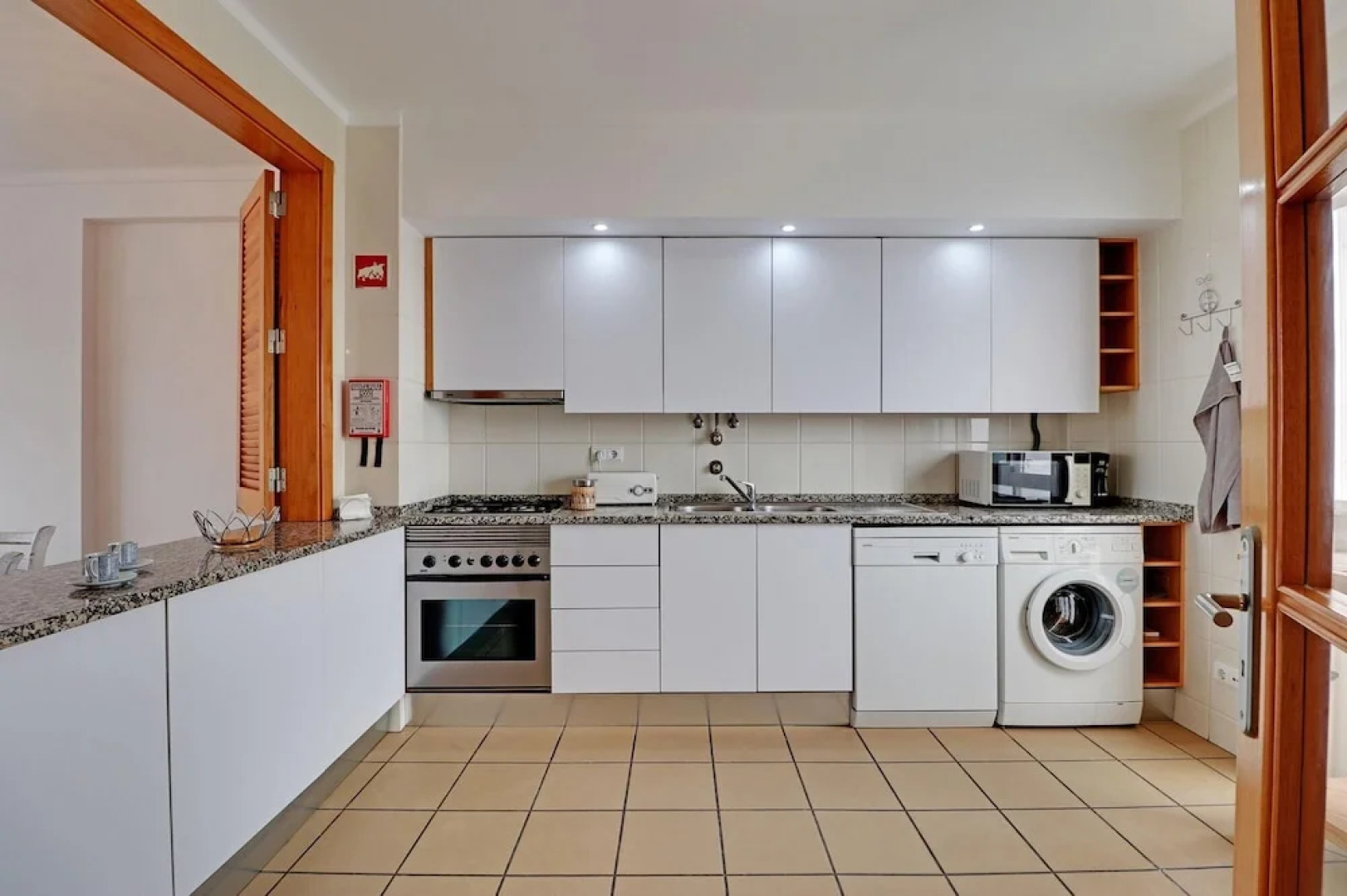 Monte Gordo Downtown by Homing