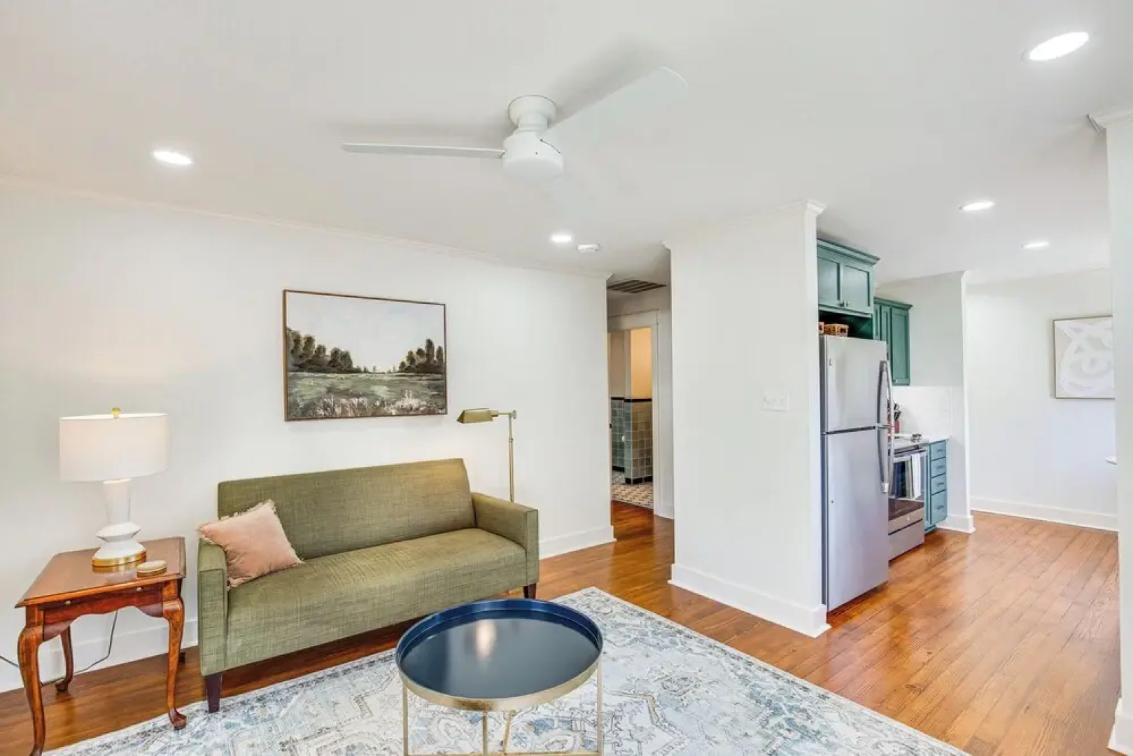 2 Mi to Tyler Rose Garden: Vibrant Apartment!