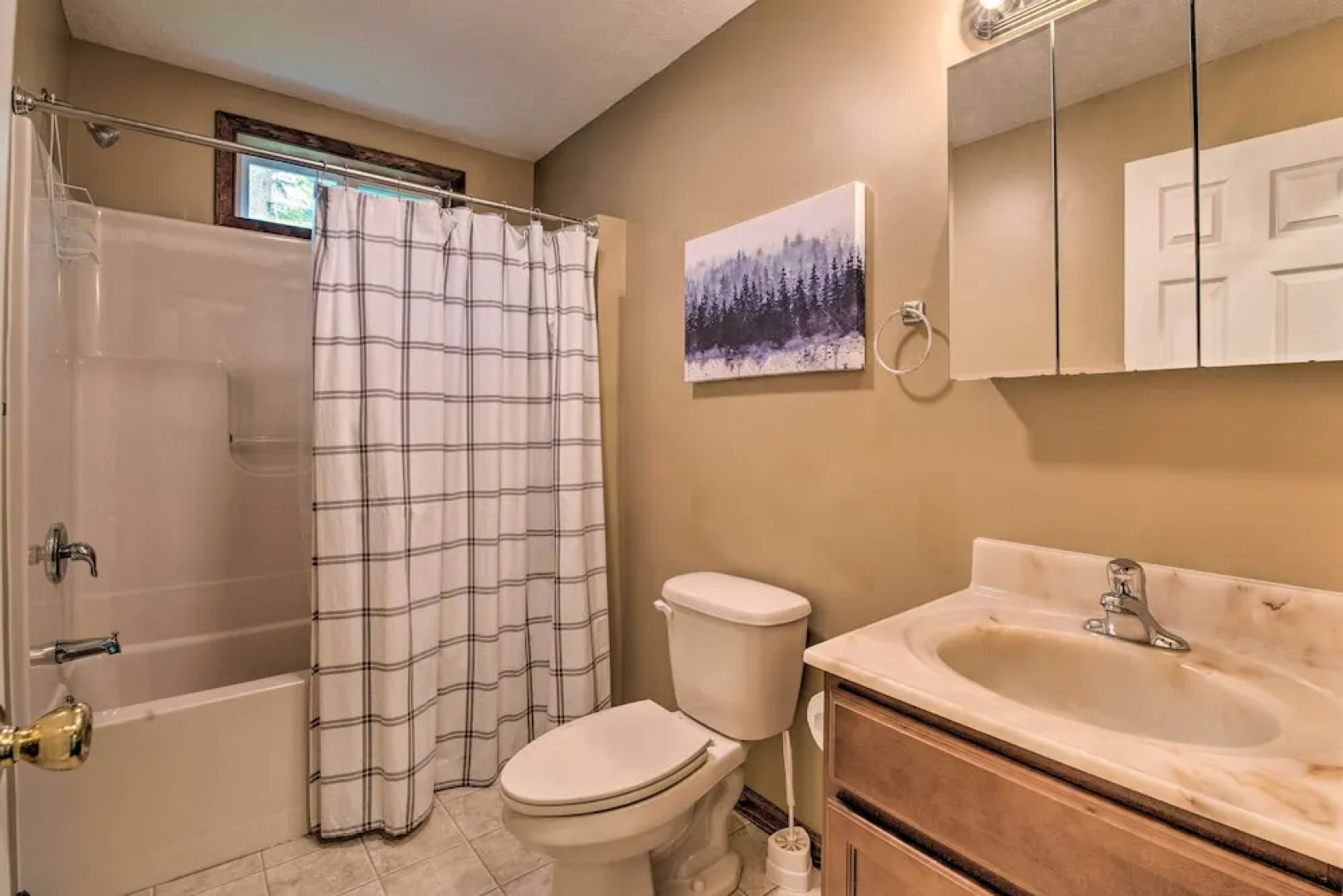 2 Mi to Lake Harmony: Gem w/ Game Room & Deck