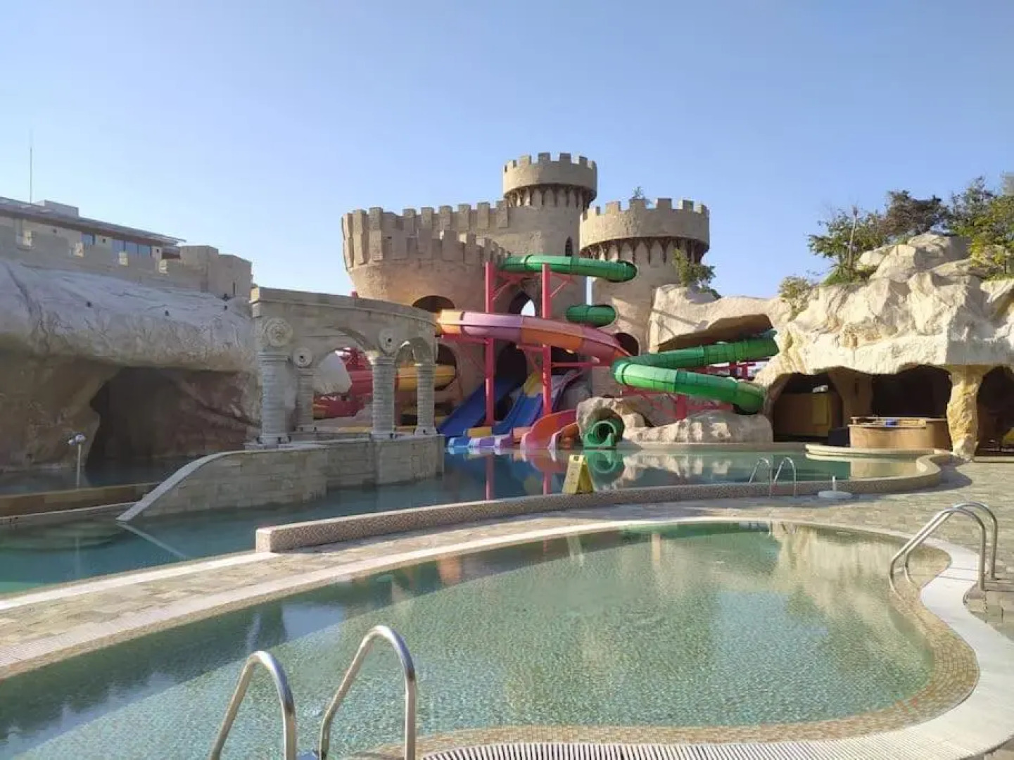 Leo Group BEST STUDIO 1201 Dreamland Oasis CHAKVI