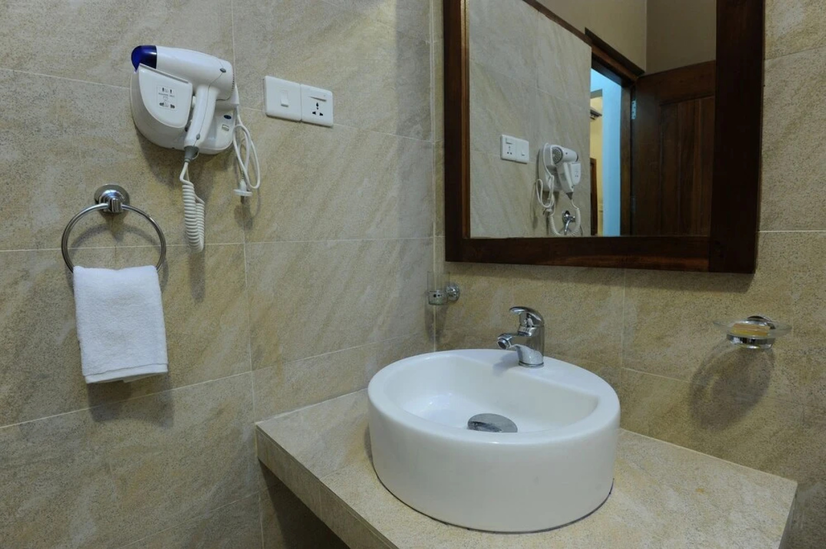 Отель Melheim Beach