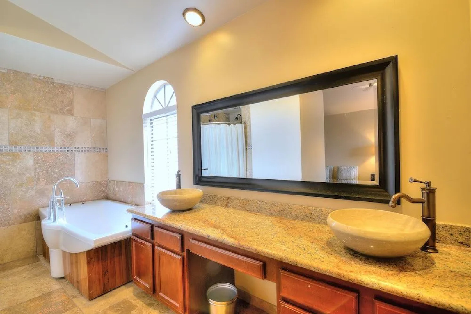 Backyard Playground! Golf Sport Court & Hot Tub!