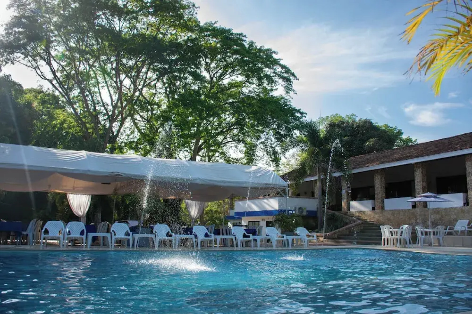 Hotel Familia Casa Blanca