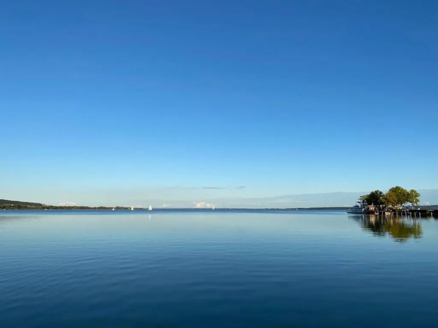 ROYAL SUN - lakeside luxury studio flat at Balaton