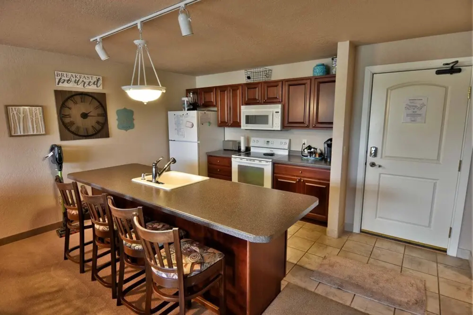 Unit 305 2 BD/ 2 BA Condo 2 Bedrooms 2 Bathrooms Condo