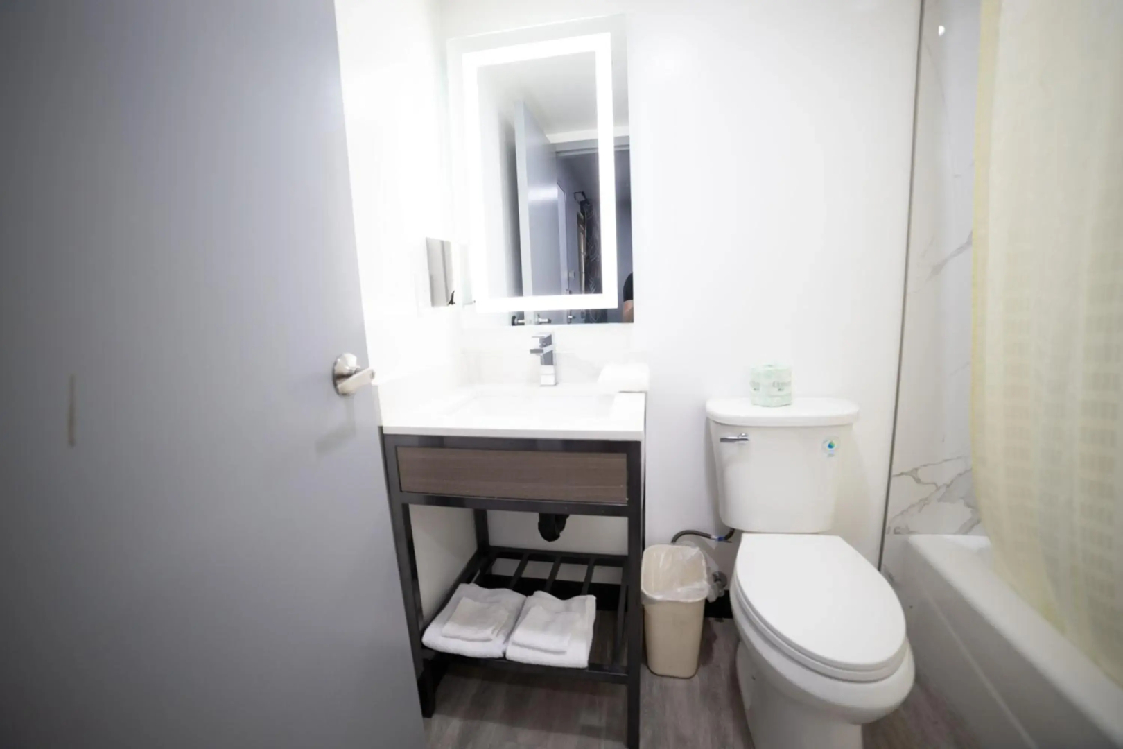 Express Inn & Suites