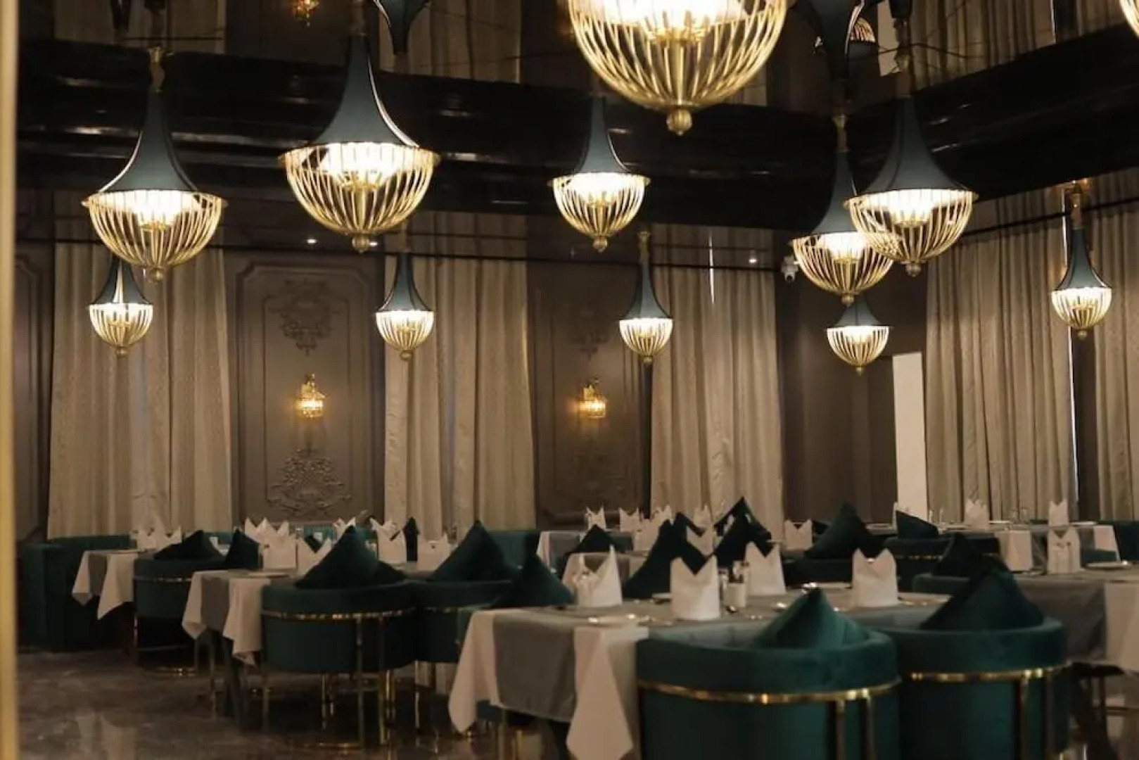 Classic Sapphire Ananta Bundi