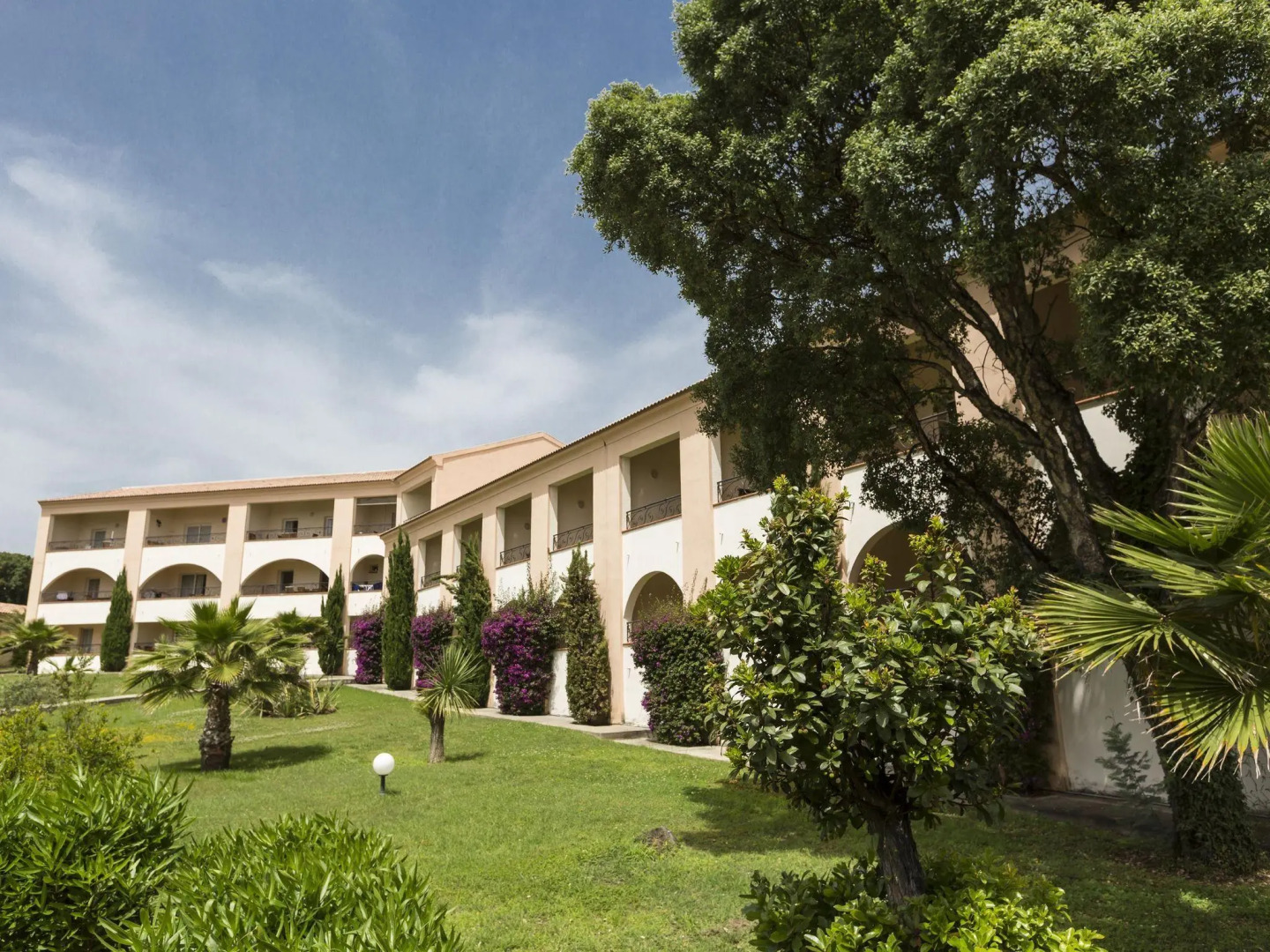 Spacious apartment with balcony on the east coast of Corsica