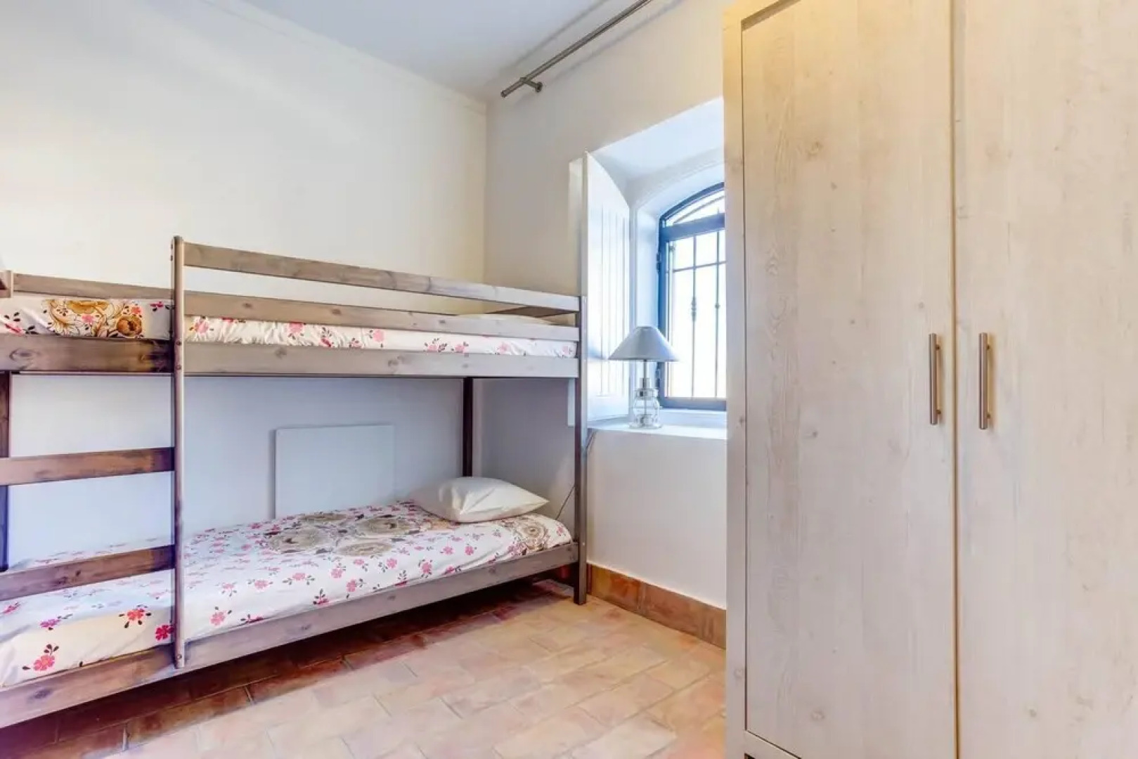 Waterfront, big Terrace, hot tub & 200 m to Beach