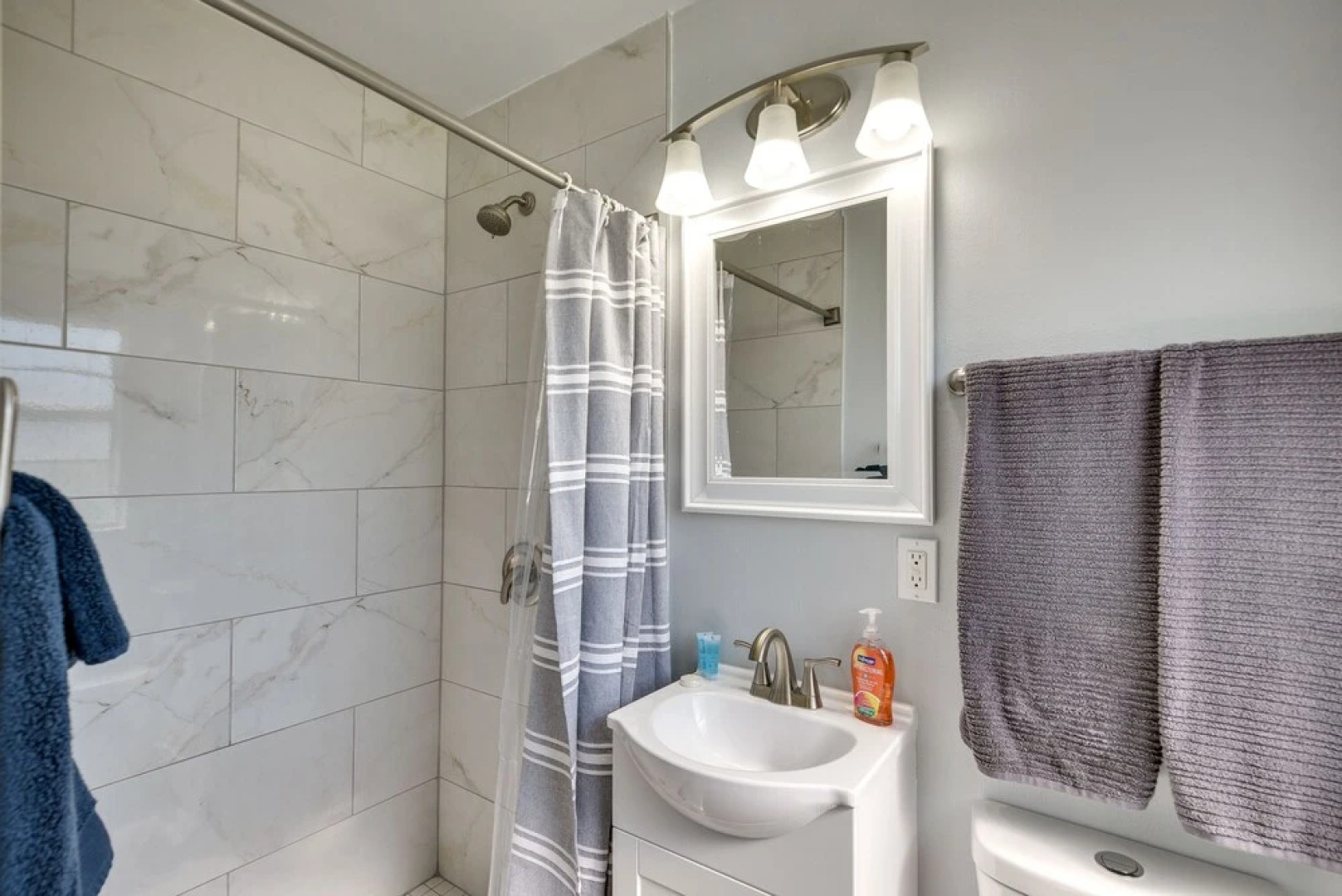 Vibrant Deland House Near Stetson University!