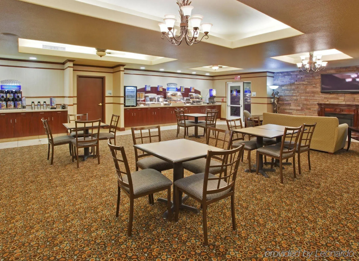 Holiday Inn Express & Suites Dinuba West by IHG