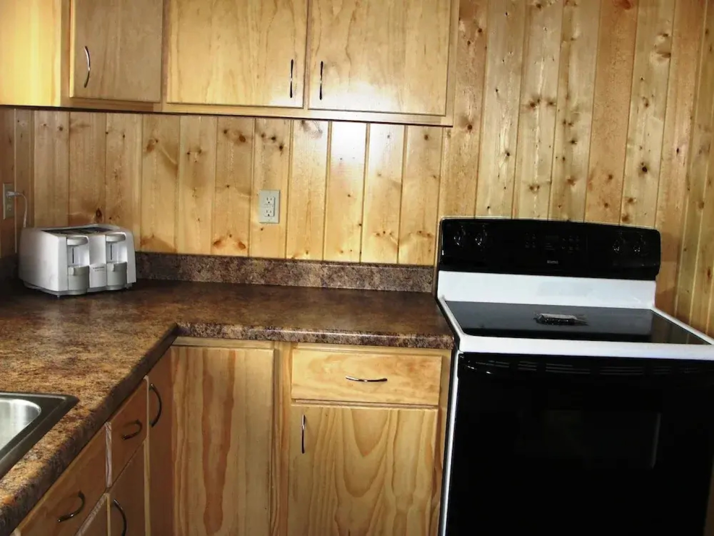 Pine Point Lodge, Resort & Motel