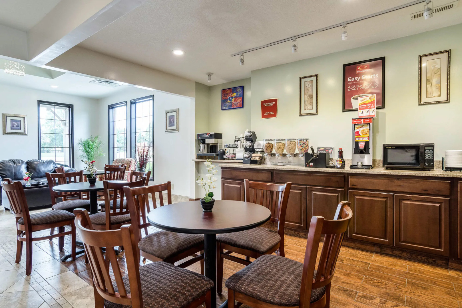 Econo Lodge University