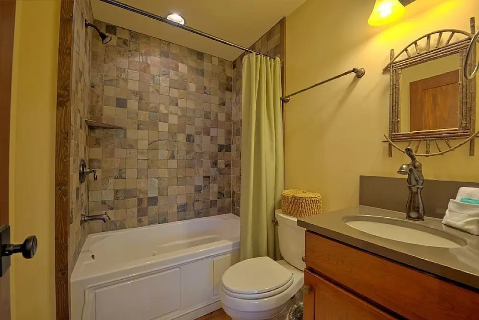 Woodpecker's Hollow - 1 Br Cabin