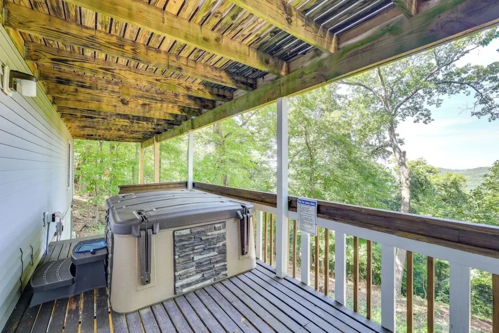 Ozark Mountain View Retreat w/ Hot Tub!