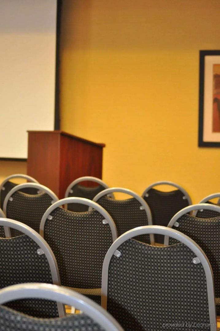 Holiday Inn Express Hotel & Suites Kansas City - Grandview by IHG