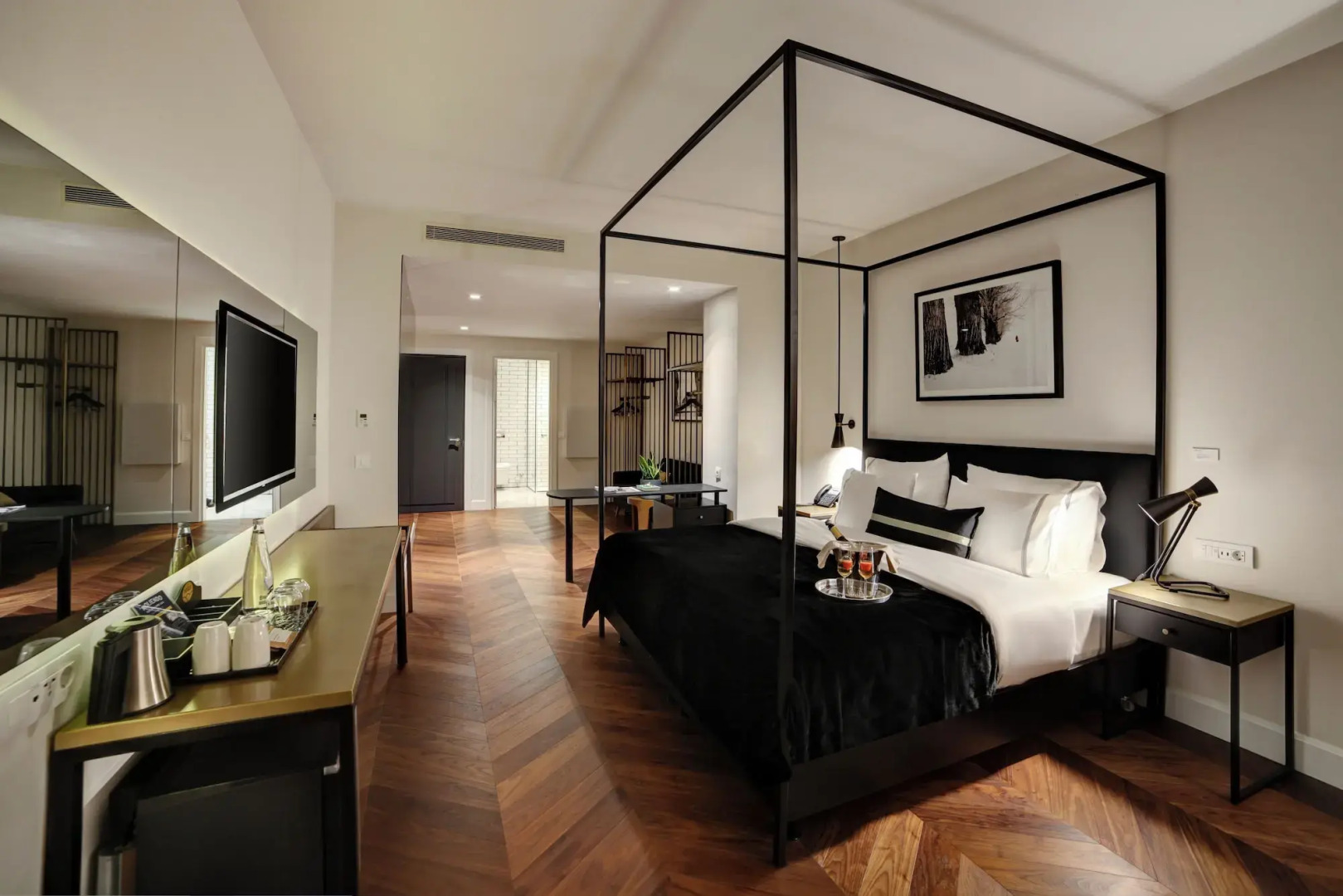 39 Kalamis Marina Hotel