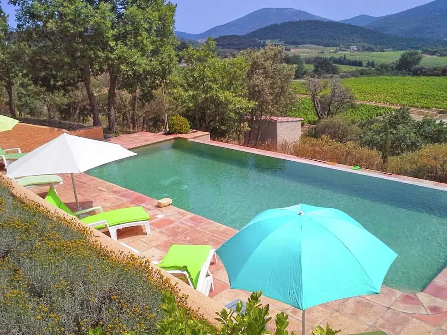 Lavish Holiday Home in Le Plan-de-la-tour With Swimming Pool