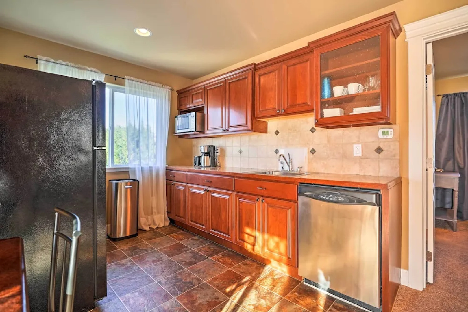 East Wenatchee Apt - 2 Miles From Columbia River!