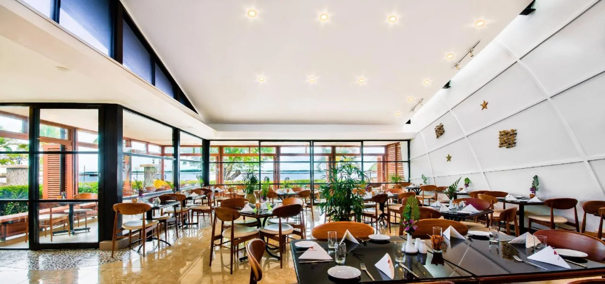 Tanoa Waterfront Hotel