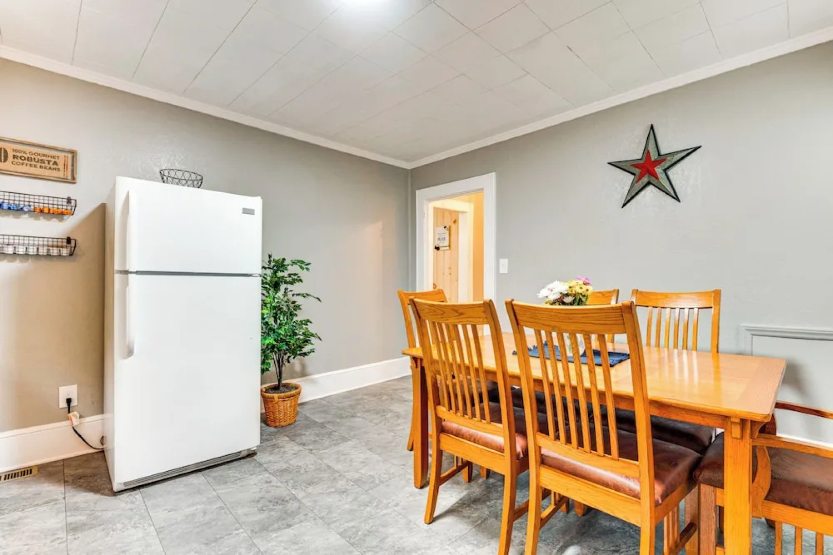 3 Mi to Dtwn & Holiday Events! Forest City Retreat