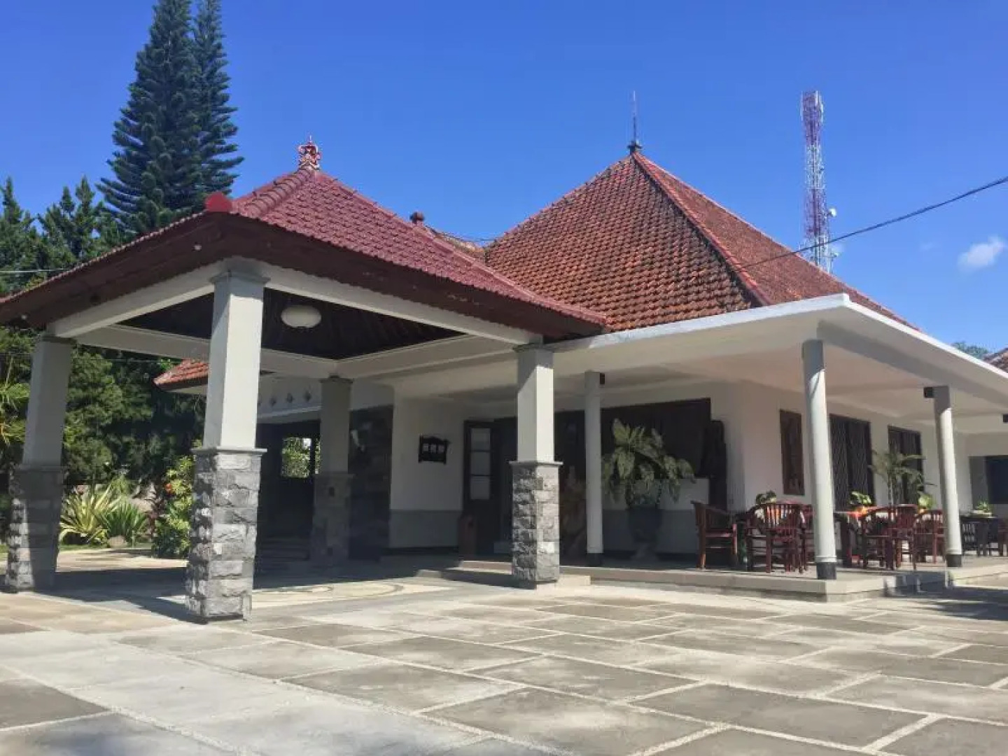 Minak Jinggo Hotel
