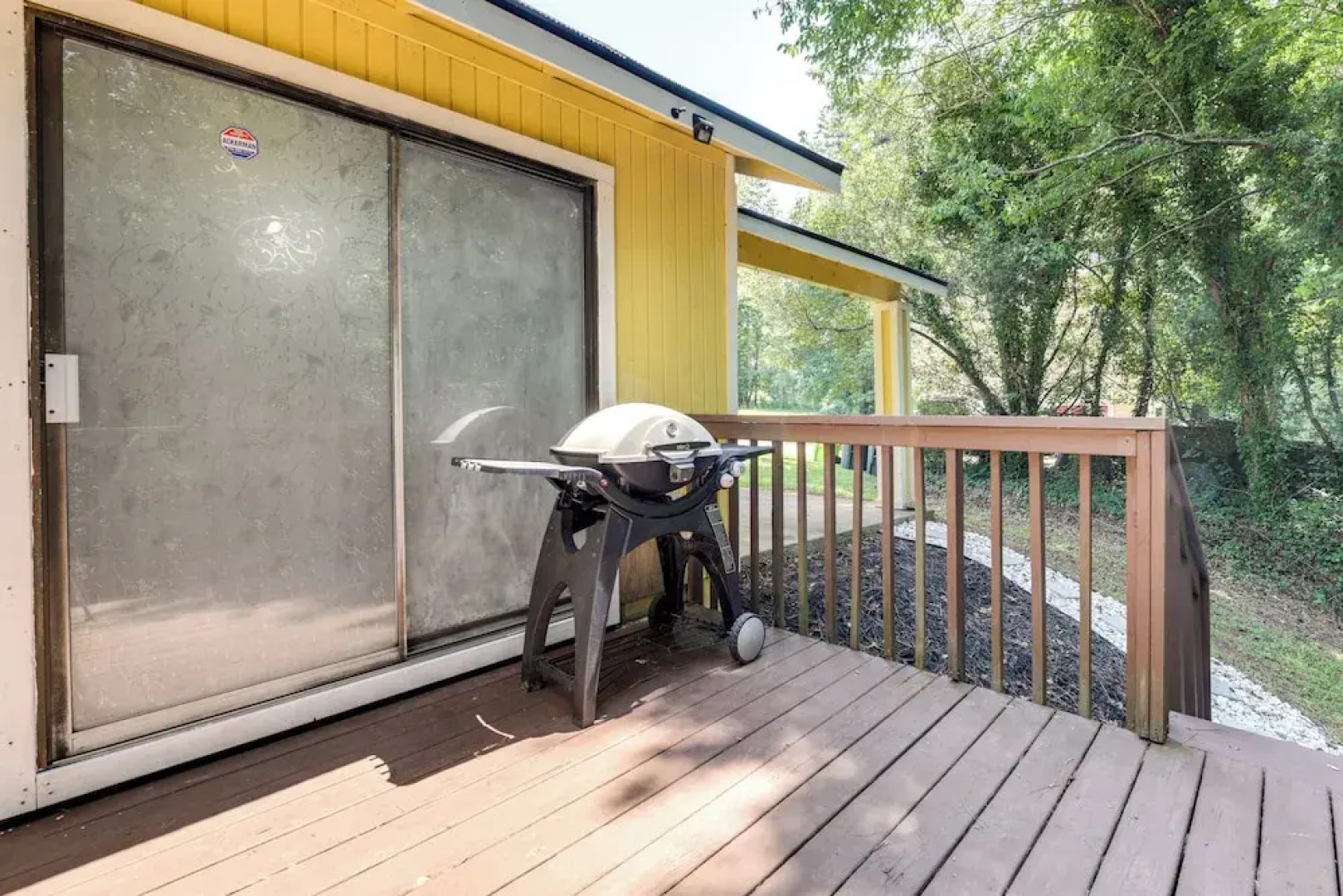 Fairburn Home w/ 2 Decks, Grill & Outdoor Dining!