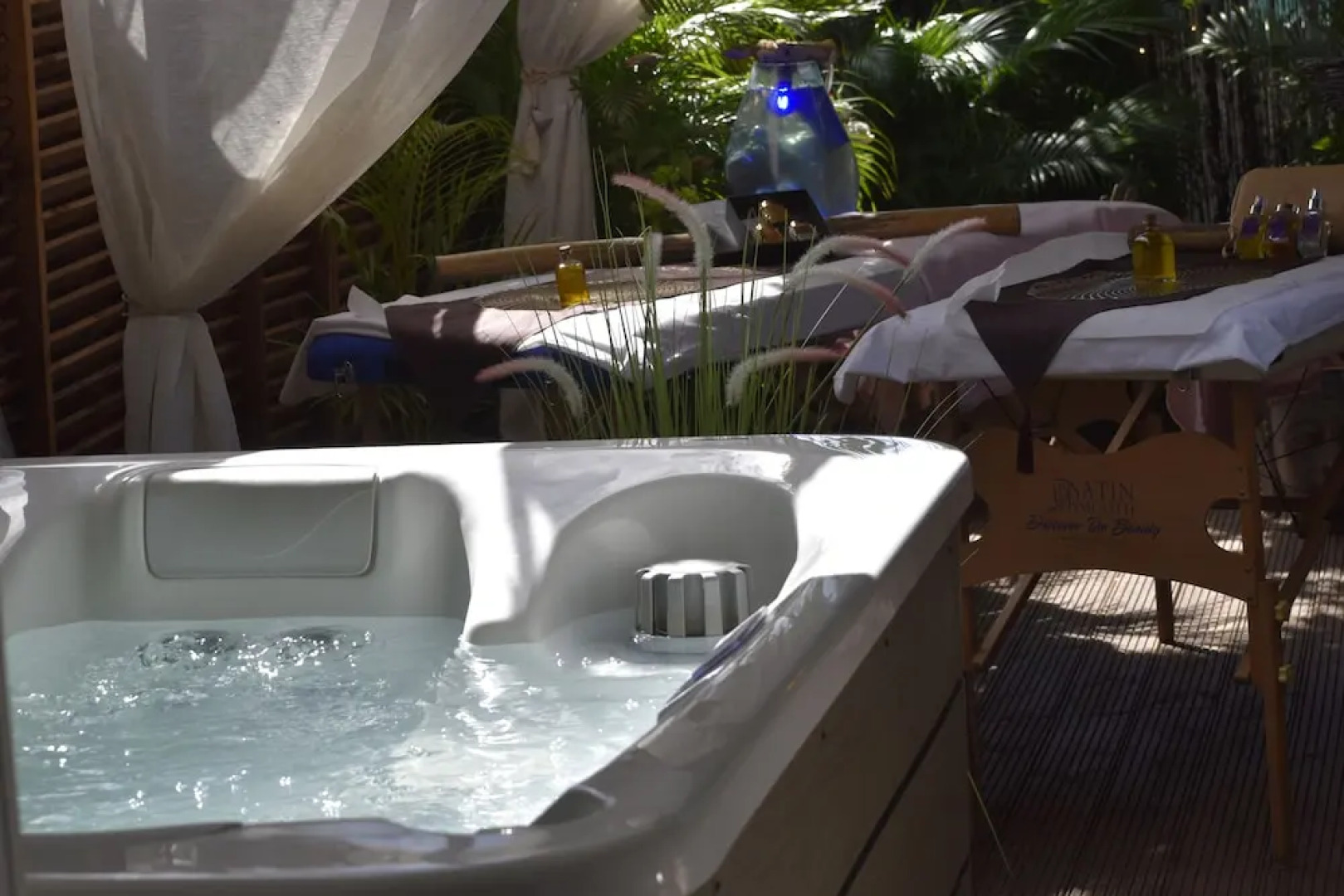 Aqua Zen Spa Lodge Tiki Hut