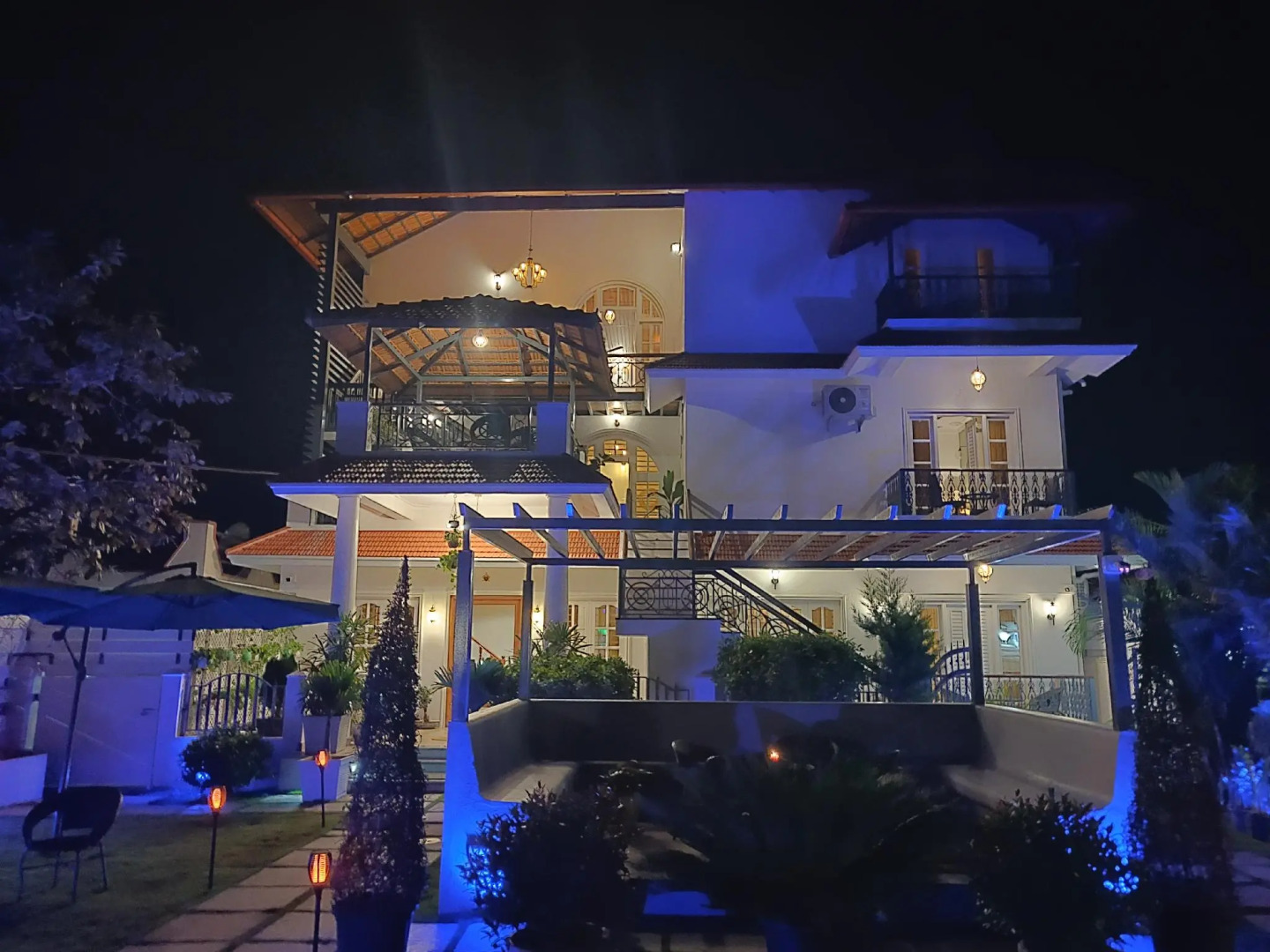 Elegant Holiday Homes