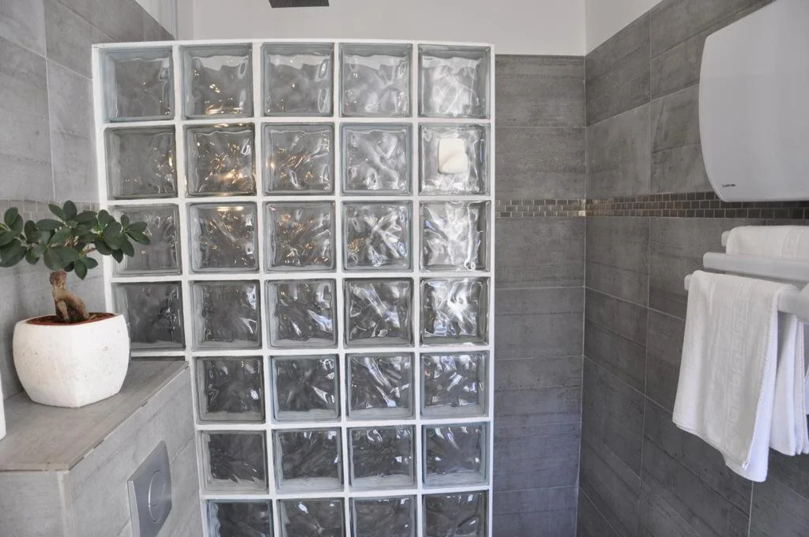 La Grussan-Hôtes Bed & Breakfast