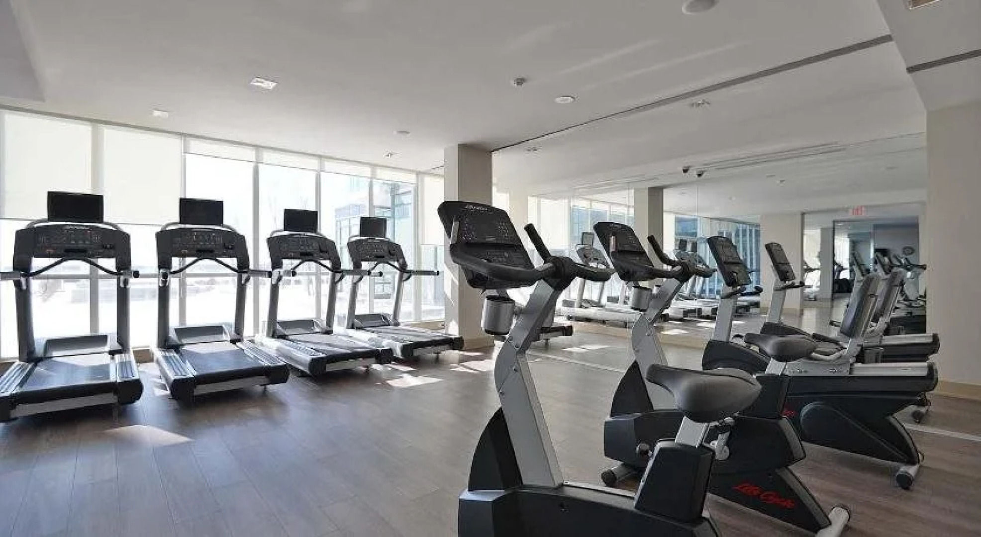 Deluxe Corner Suite - By Elite Suites