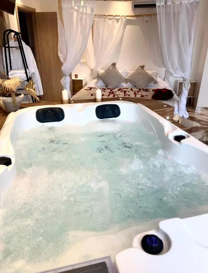 Studio la Boheme Jacuzzi Et Terrasse Vu Sur Pic Saint Loup (Adults Only)
