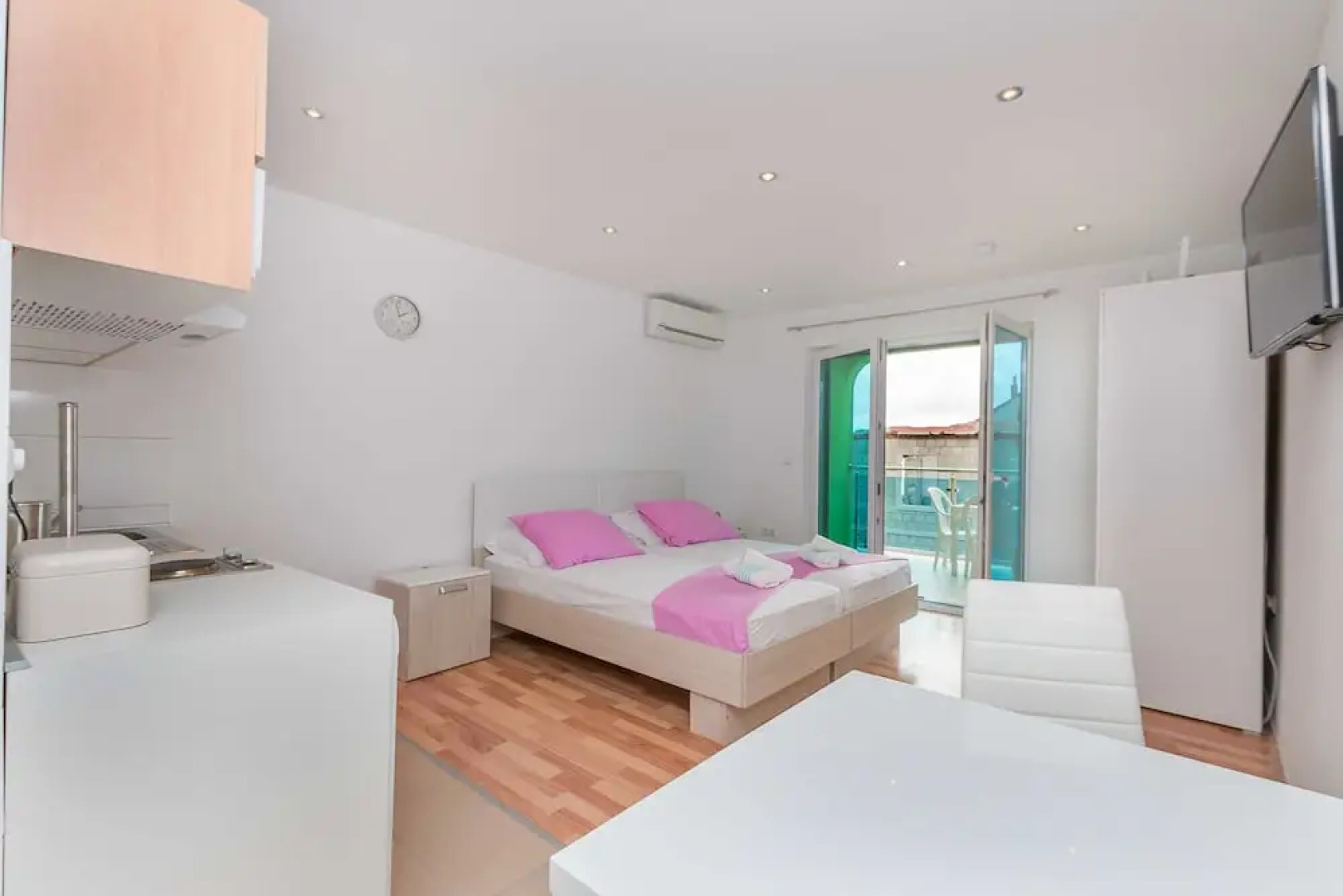 Apartments Road star