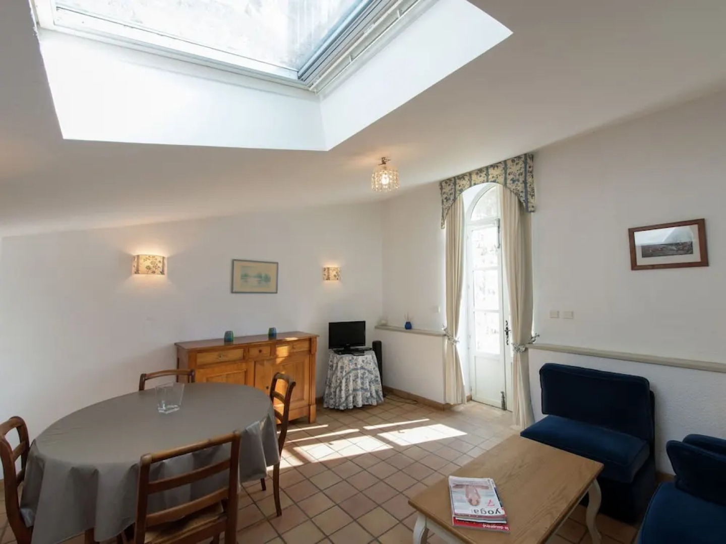 Lavish Apartment in Saint-clair With Balcony